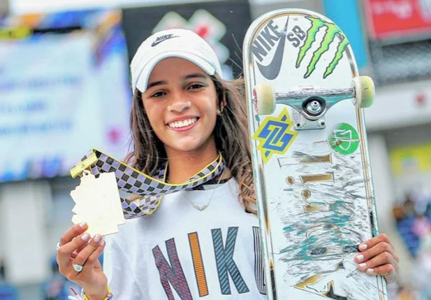 Rayssa Leal conquista ouro e sobe pela primeira vez no pódio do X-Games