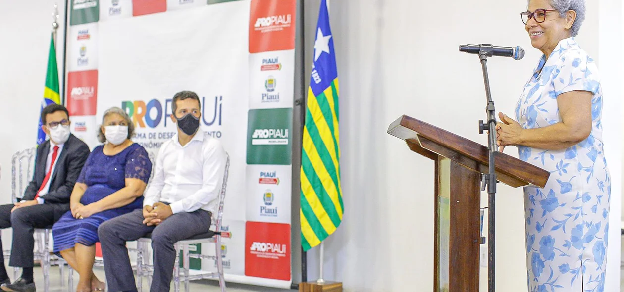 Regina Sousa inaugura novo auditório da Sasc