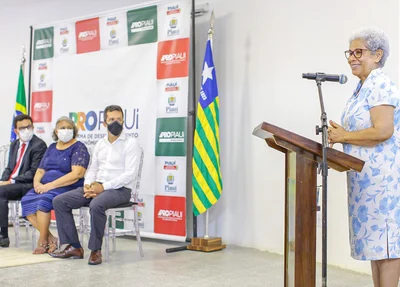 Regina Sousa inaugura novo auditório da Sasc