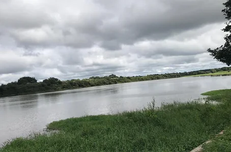 Rio Marataoan em Barras