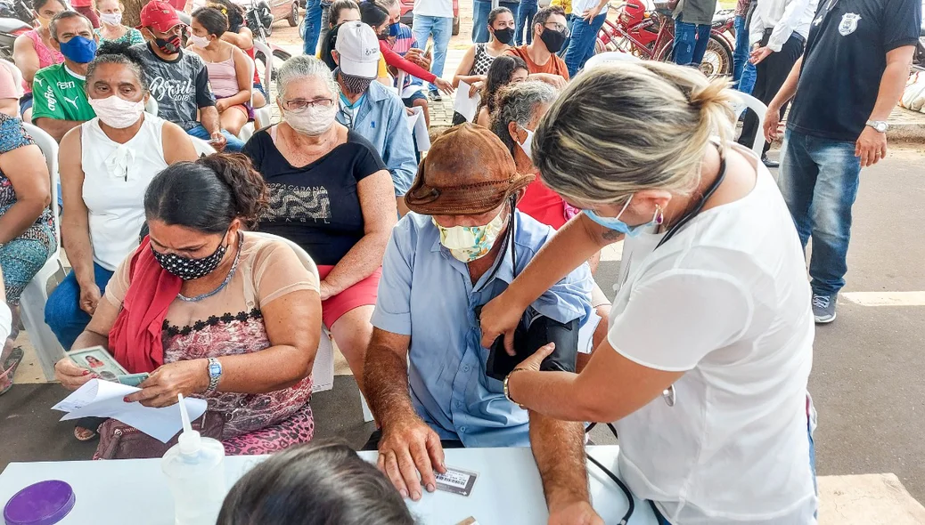 São ofertados para a população cocalense vários serviços como consulta e exames oftalmológicos, aferição de pressão entre outros