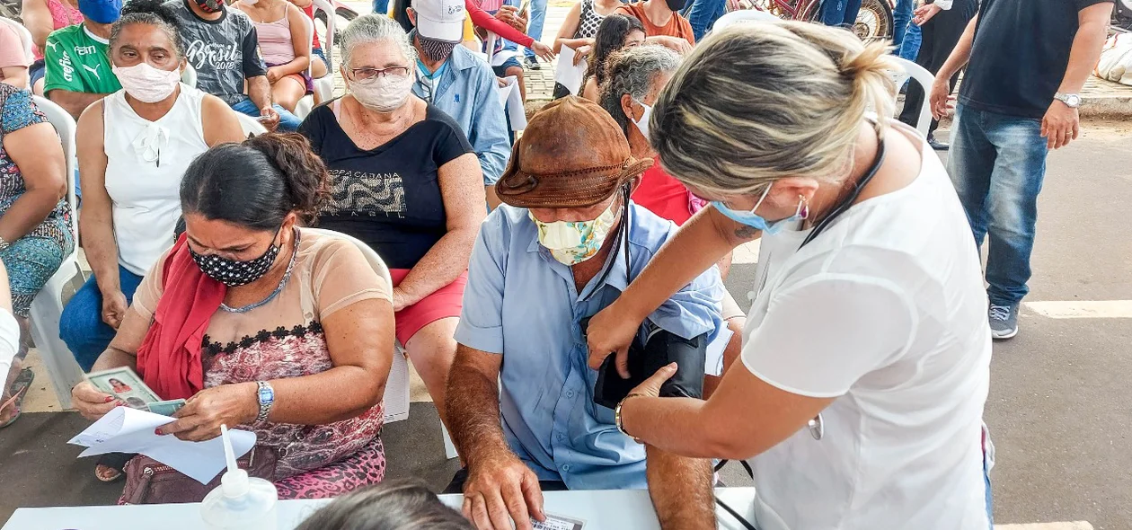 São ofertados para a população cocalense vários serviços como consulta e exames oftalmológicos, aferição de pressão entre outros