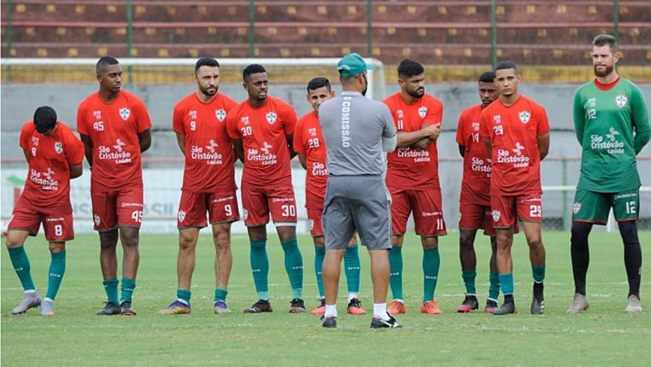 Sérgio Soares conversa com seus comandados em preparação para as finais da Série A2