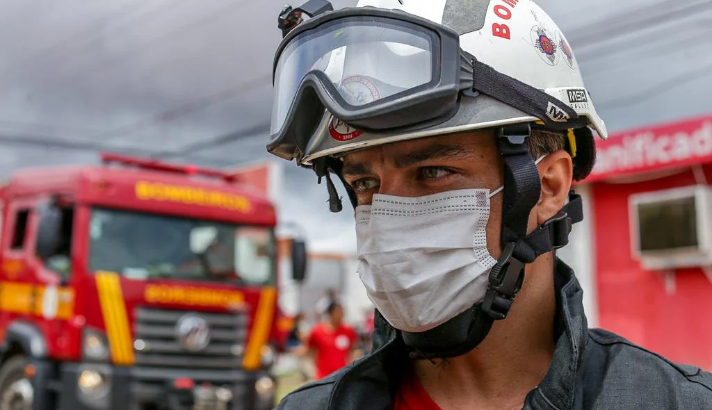 Tenente César, do Corpo de Bombeiros