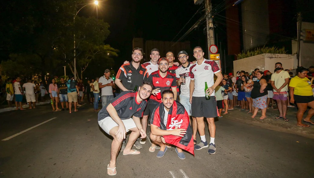 Torcedores aguardam time do Flamengo