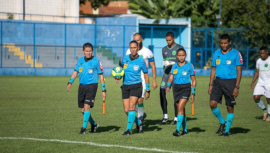 Trio de arbitragem