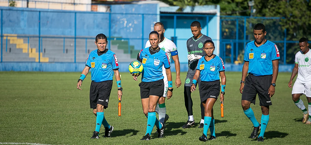 Trio de arbitragem