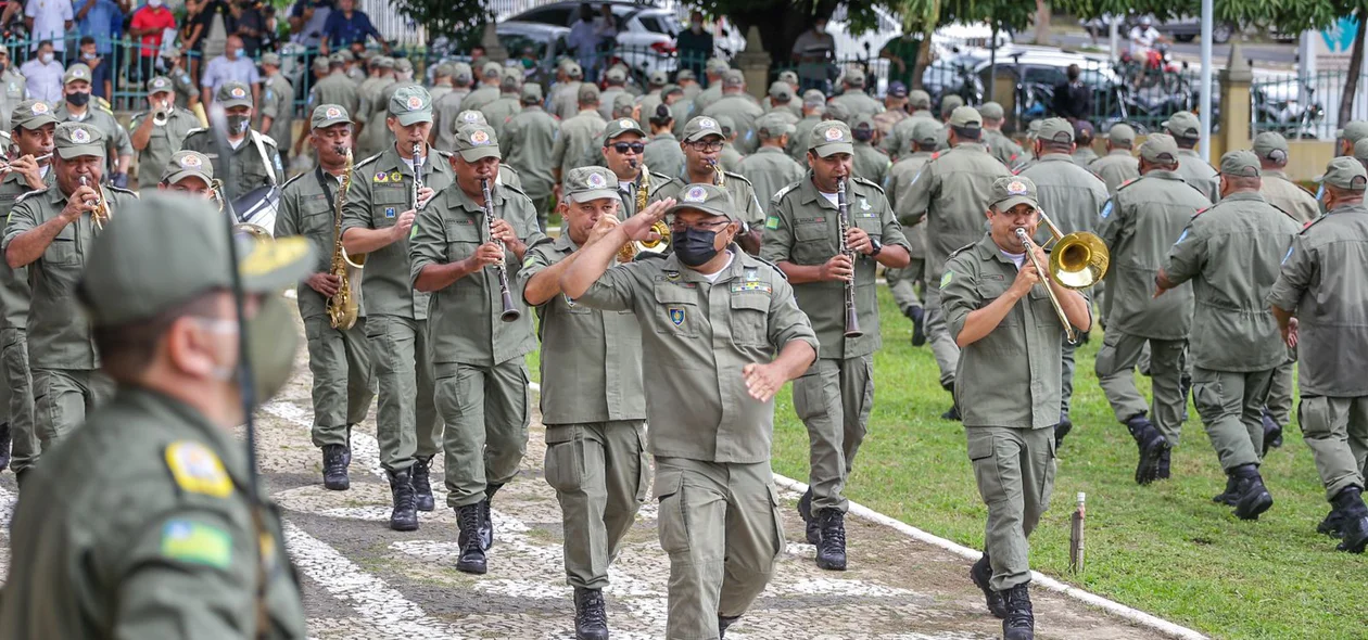Tropa da PM-PI recebe novo comandante