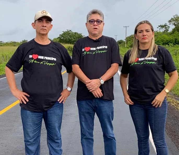 Vereadora Dorinha ao lado do secretário Chico e o Deputado João Madison visitando obras da cidade