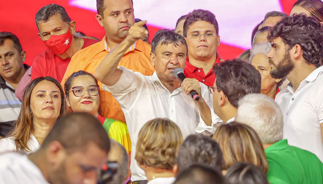 Wellington Dias em discurso