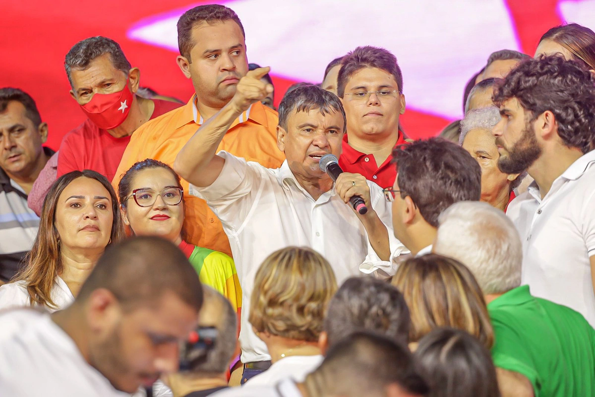 Wellington Dias em discurso