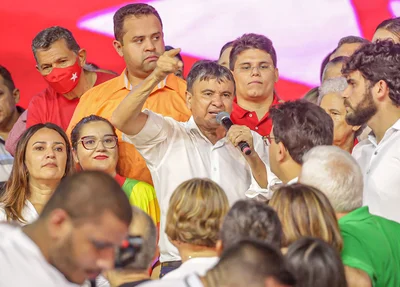 Wellington Dias em discurso