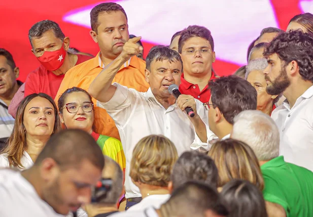 Wellington Dias em discurso