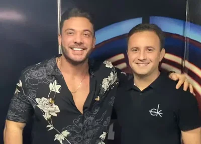 Wesley Safadão ao lado do prefeito Júnior Bill