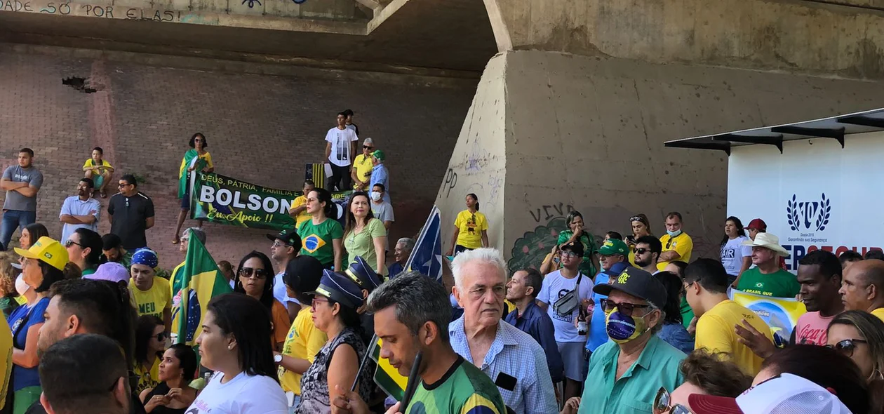 A manifestação aconteceu na Ponte Estaiada