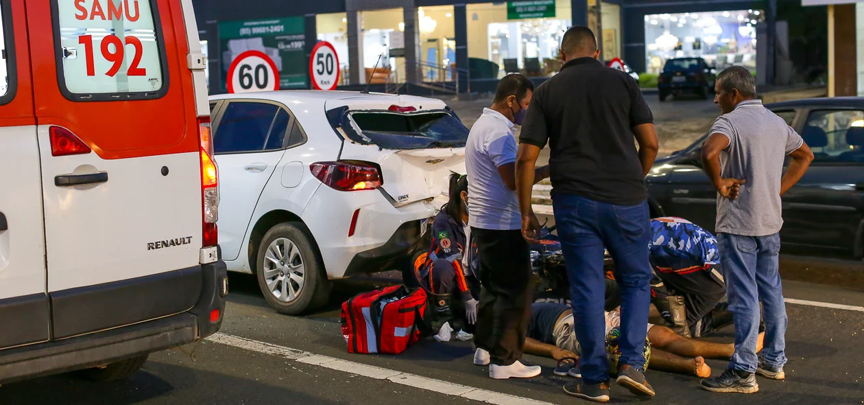 Acidente aconteceu na pista central