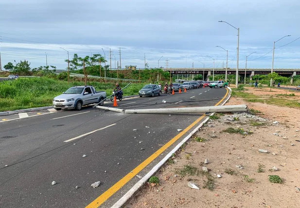 Acidente deixou trânsito complicado na Avenida Padre Humberto Pietrogrande
