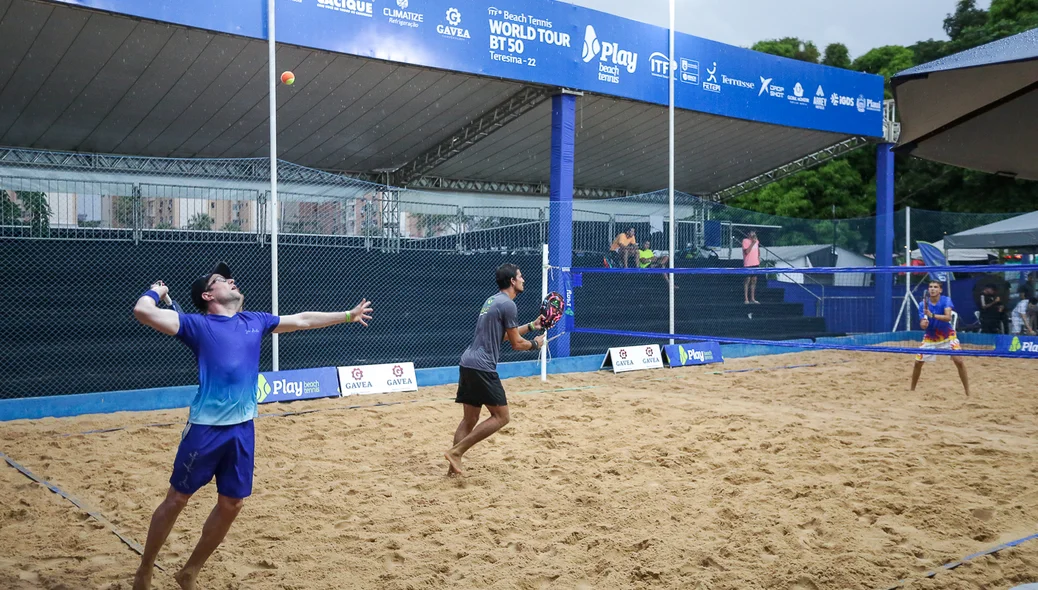 Ainda vivo na competição