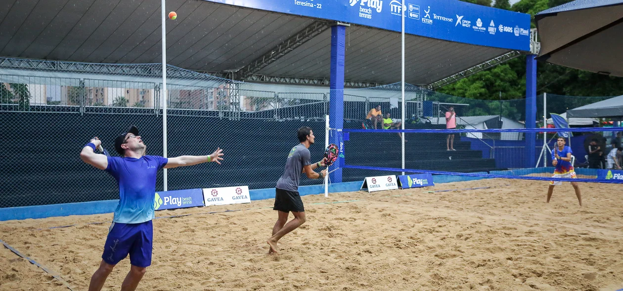 Ainda vivo na competição