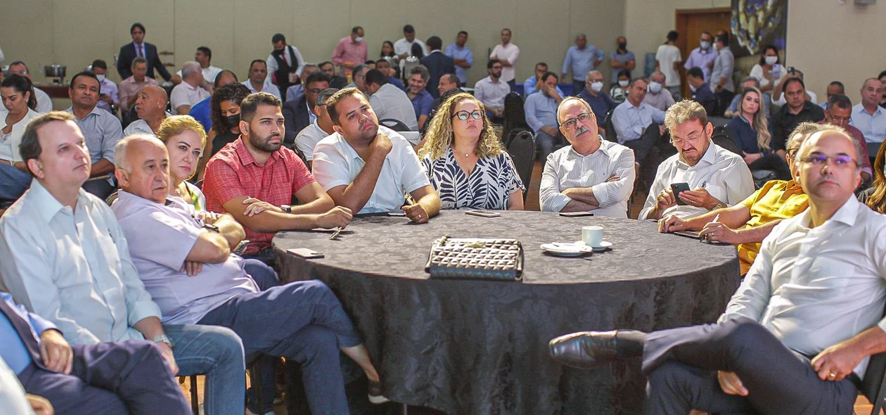 Aliados da base durante apresnetação do plano de governo para as eleições de outubro