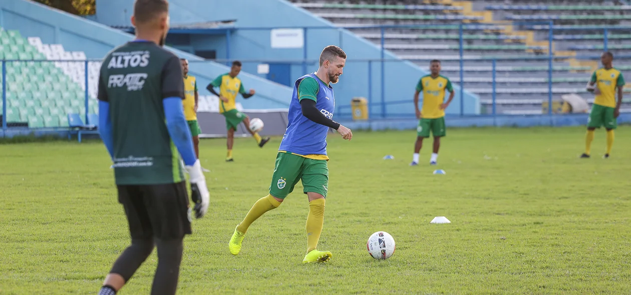 Altos treina forte em busca da vítoria