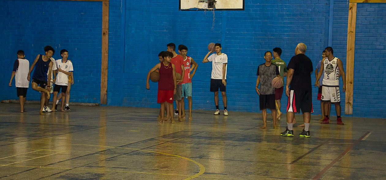 alunos do Núcleo de Basquete em Teresina