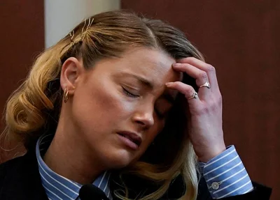 Amber Heard testemunha durante o julgamento do processo movido por Johnny Depp