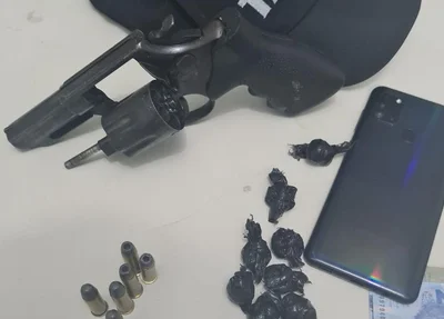 Arma drogas apreendidas pela PM