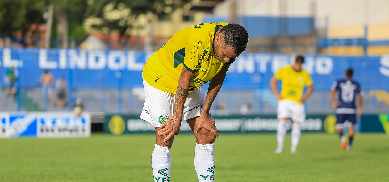 Atleta do Ypiranga-RS após o gol