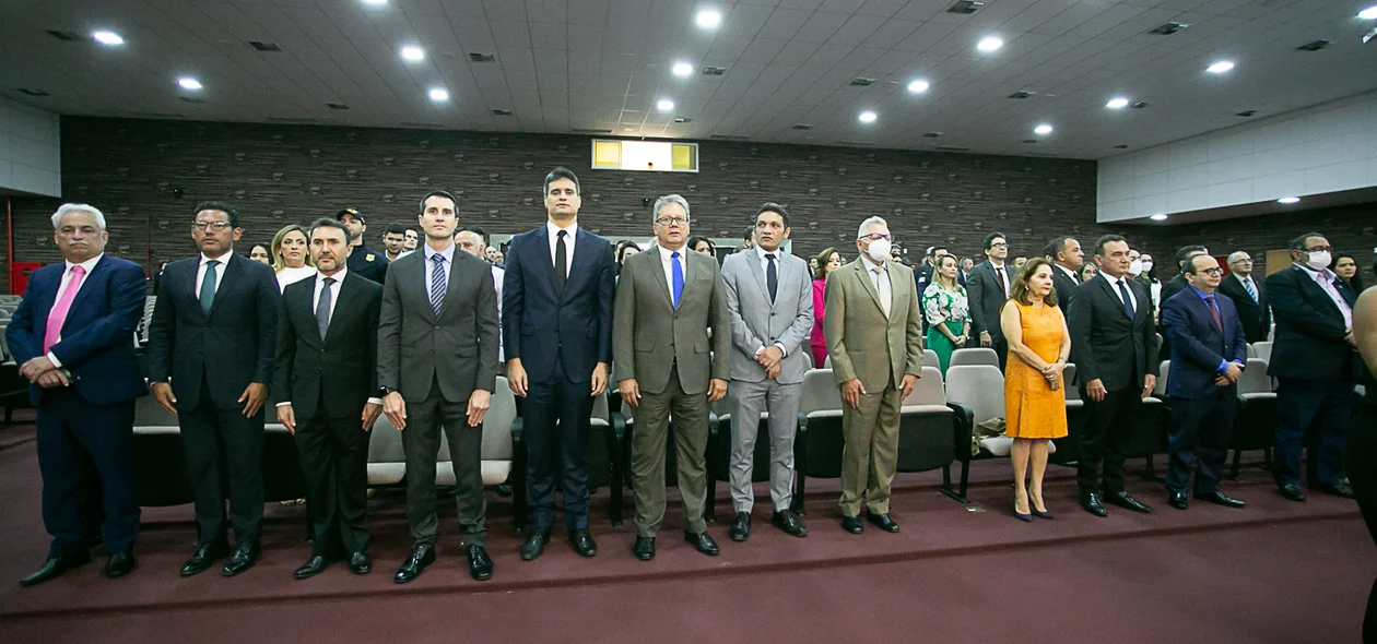 Autoridades na solenidade