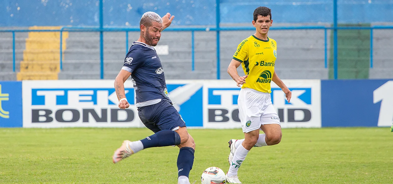 Betinho tentou marcar no primeiro tempo