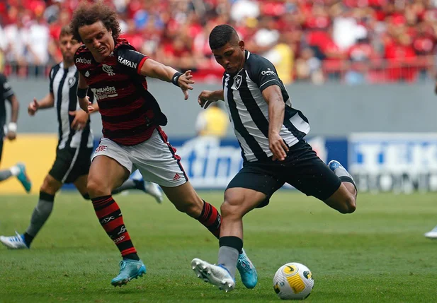 Botafogo vence o Flamengo