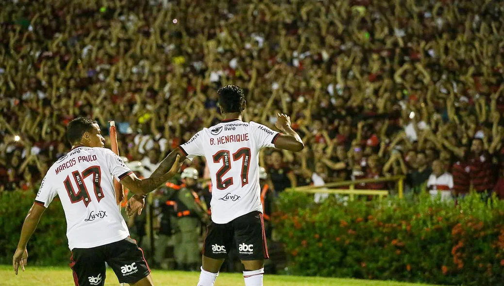 Bruno Henrique comemora o gol do Flamengo
