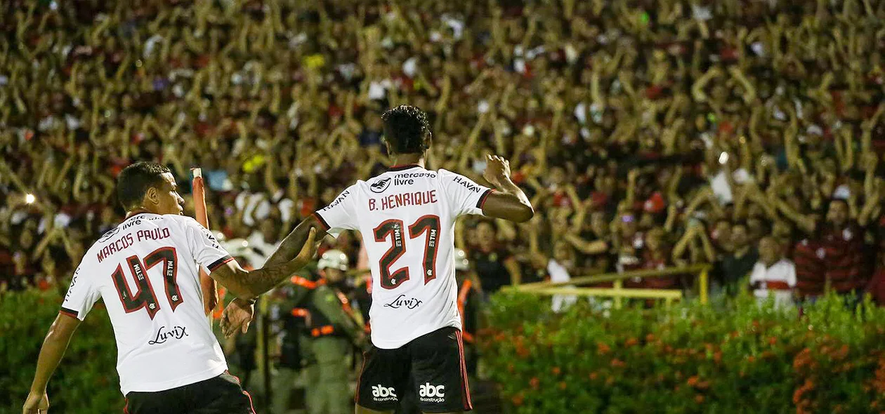 Bruno Henrique comemora o gol do Flamengo