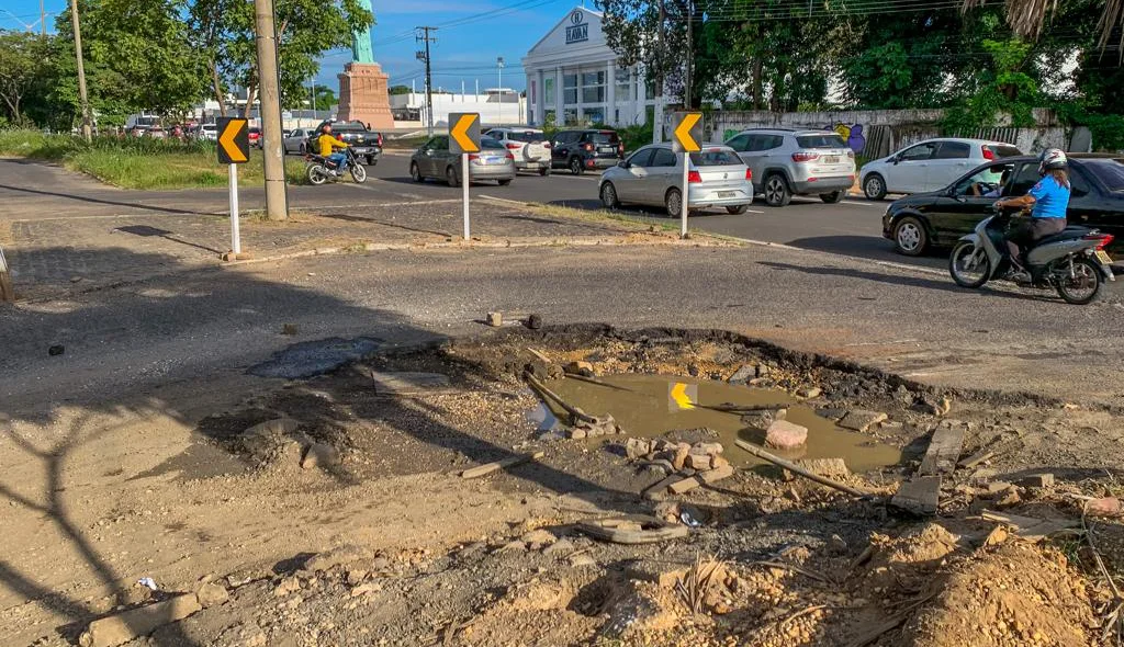 Buraco fica próximo a Havan