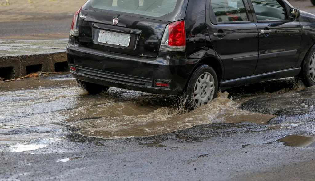 Buracos na pista