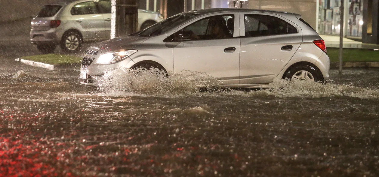 capital registrou diversos pontos de alagamentos em ruas e avenidas