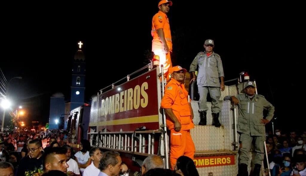 Cortejo do corpo do prefeito Alvimar Martins