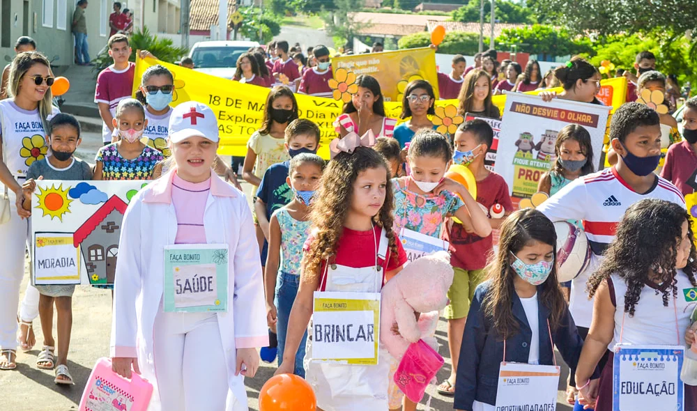 Crianças na caminhada