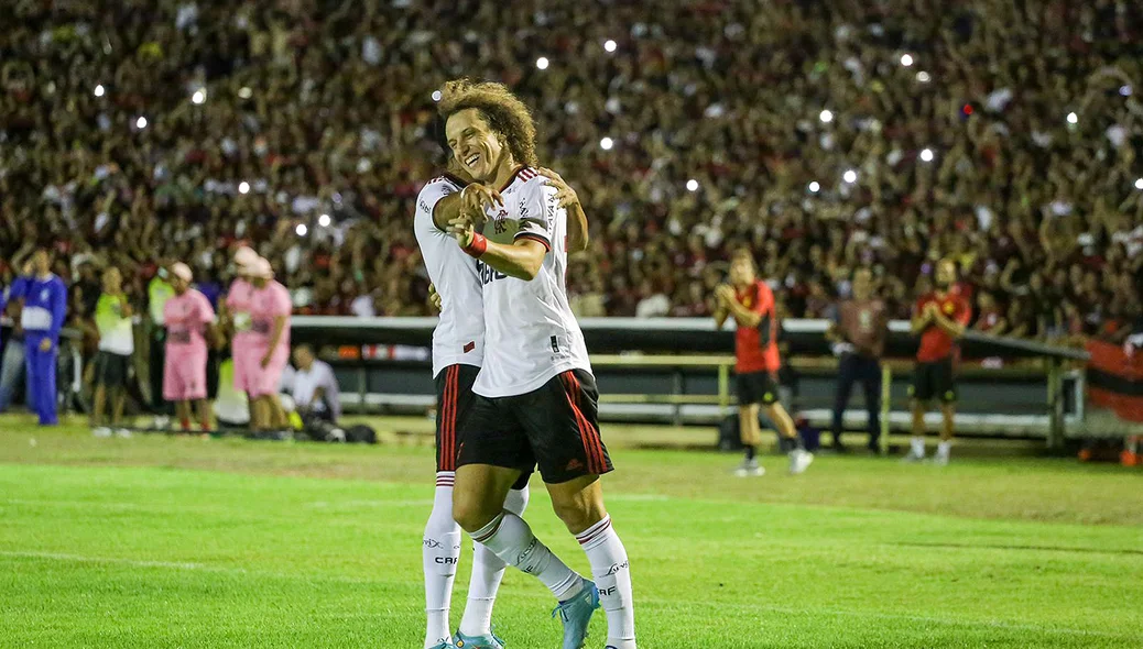 David Luiz comemorando