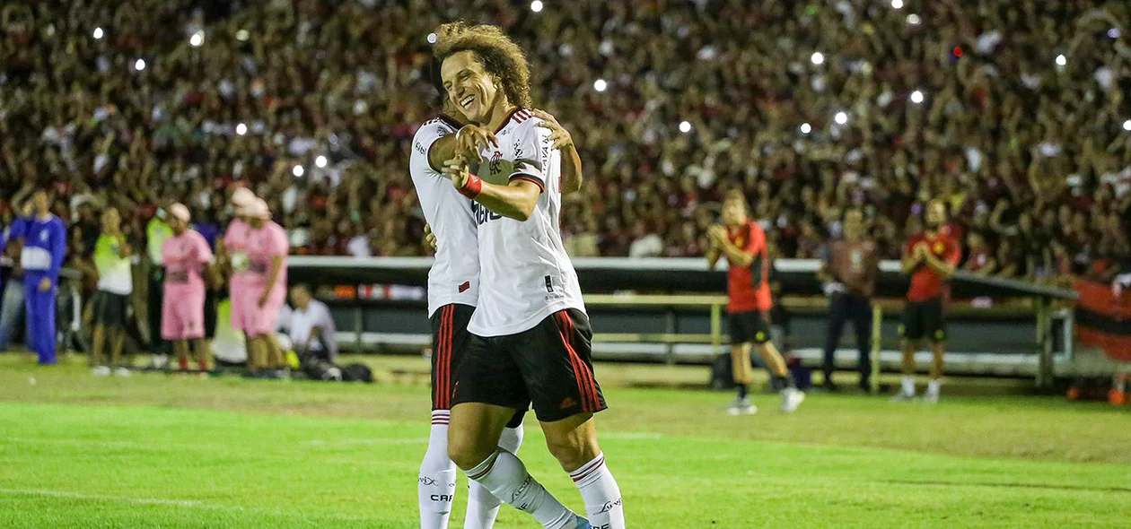 David Luiz comemorando
