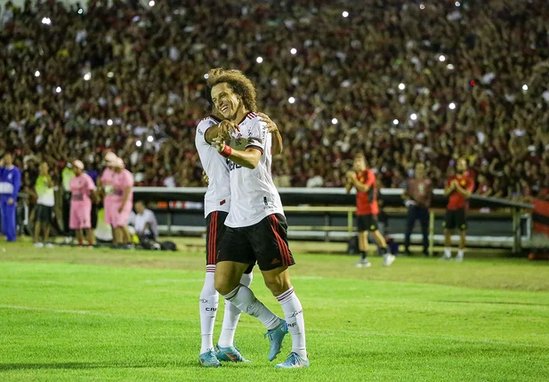 David Luiz comemorando