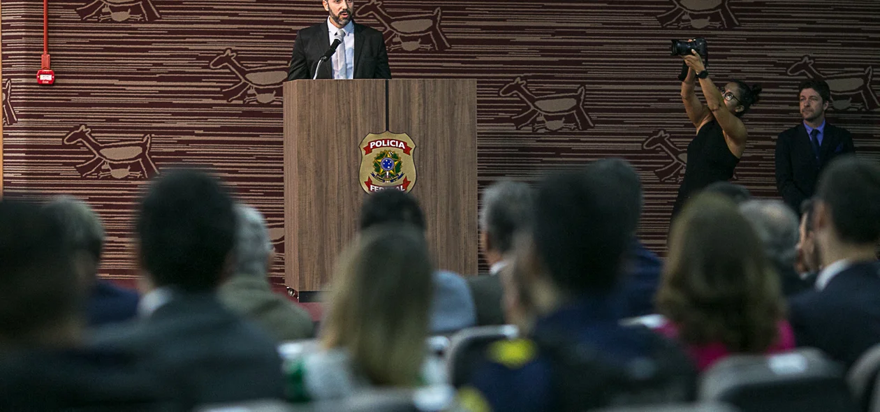 Delegado José Franco fazendo seu discurso de posse