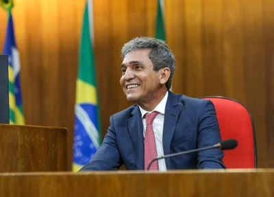 Desembargador Arnaldo Boson Paes recebe título na Alepi