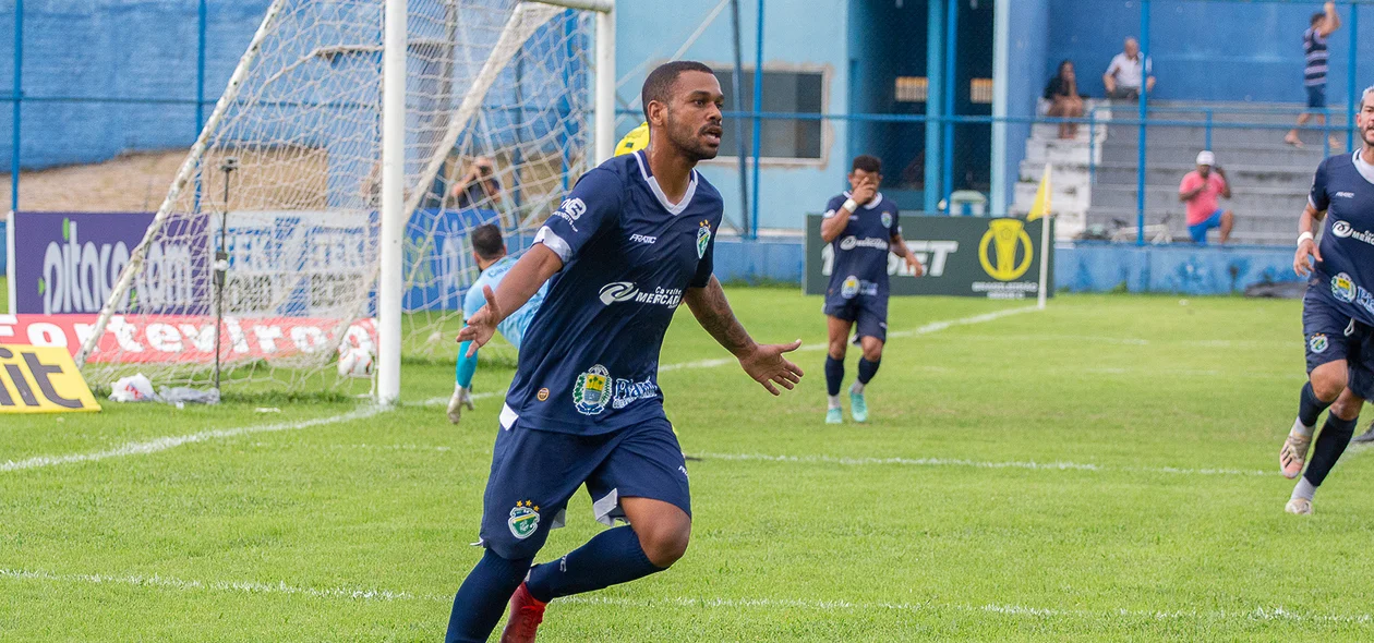 Dieguinho comemorando o gol