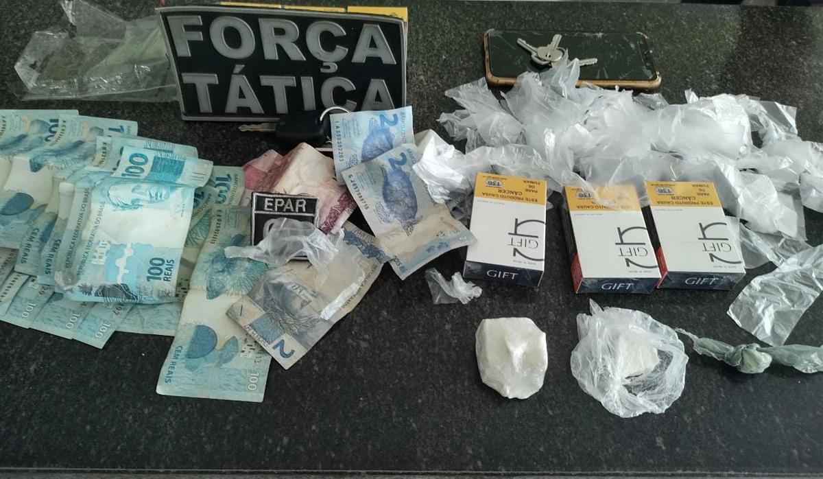 Dinheiro e droga apreendidos pela PM