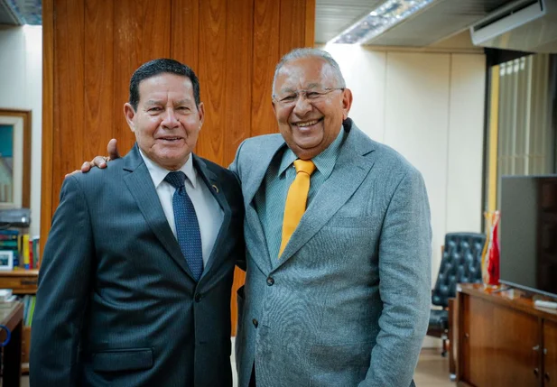 Dr. Pessoa ao lado do vice-presidente Hamilton Mourão