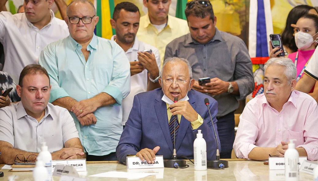 Dr. Pessoa empossa Renato Berger e Luís André em secretarias