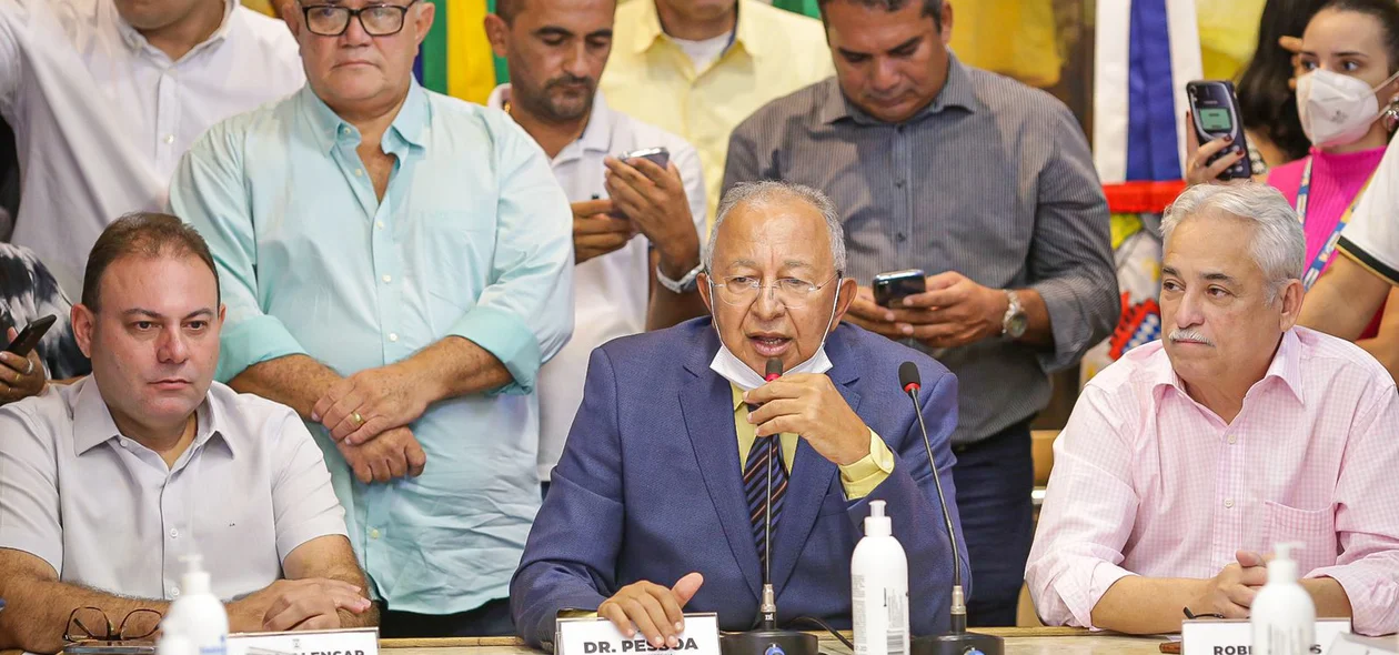Dr. Pessoa empossa Renato Berger e Luís André em secretarias