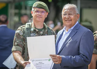 Dr. Pessoa recebe homenagem do 25º BC